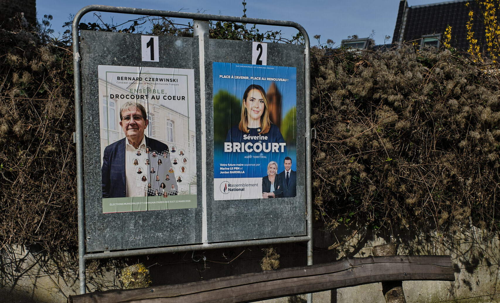 « Je vote par rejet du maire, en espérant que ça change » : ces villes du bassin minier tombées aux mains du RN 